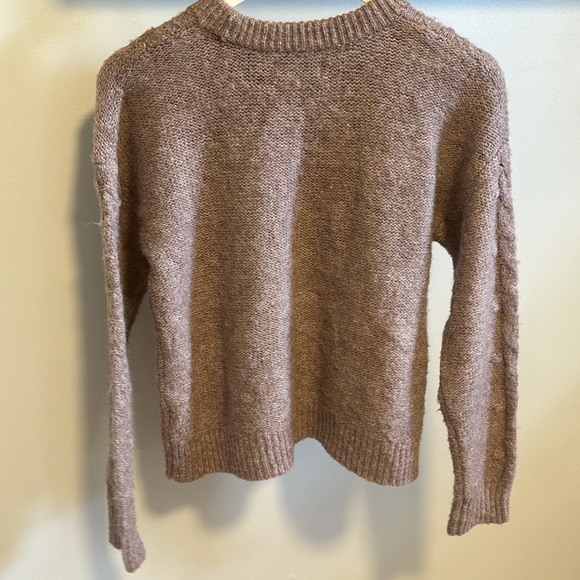 Old Navy wool blend cable knit sweater. - Picture 4 of 6